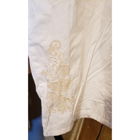 NWT - Croft & Barrow - White Capris with Beige Embroidered detailing - Size 24W - Picture 2 of 7